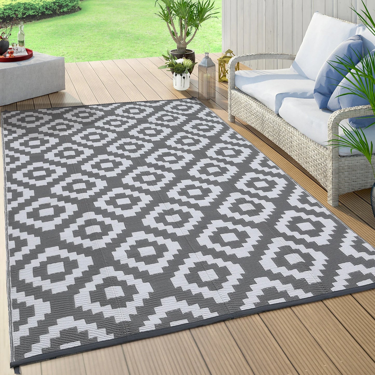 Studyset Outdoor Geometric Plastic Straw Rug Waterproof Patio Mat