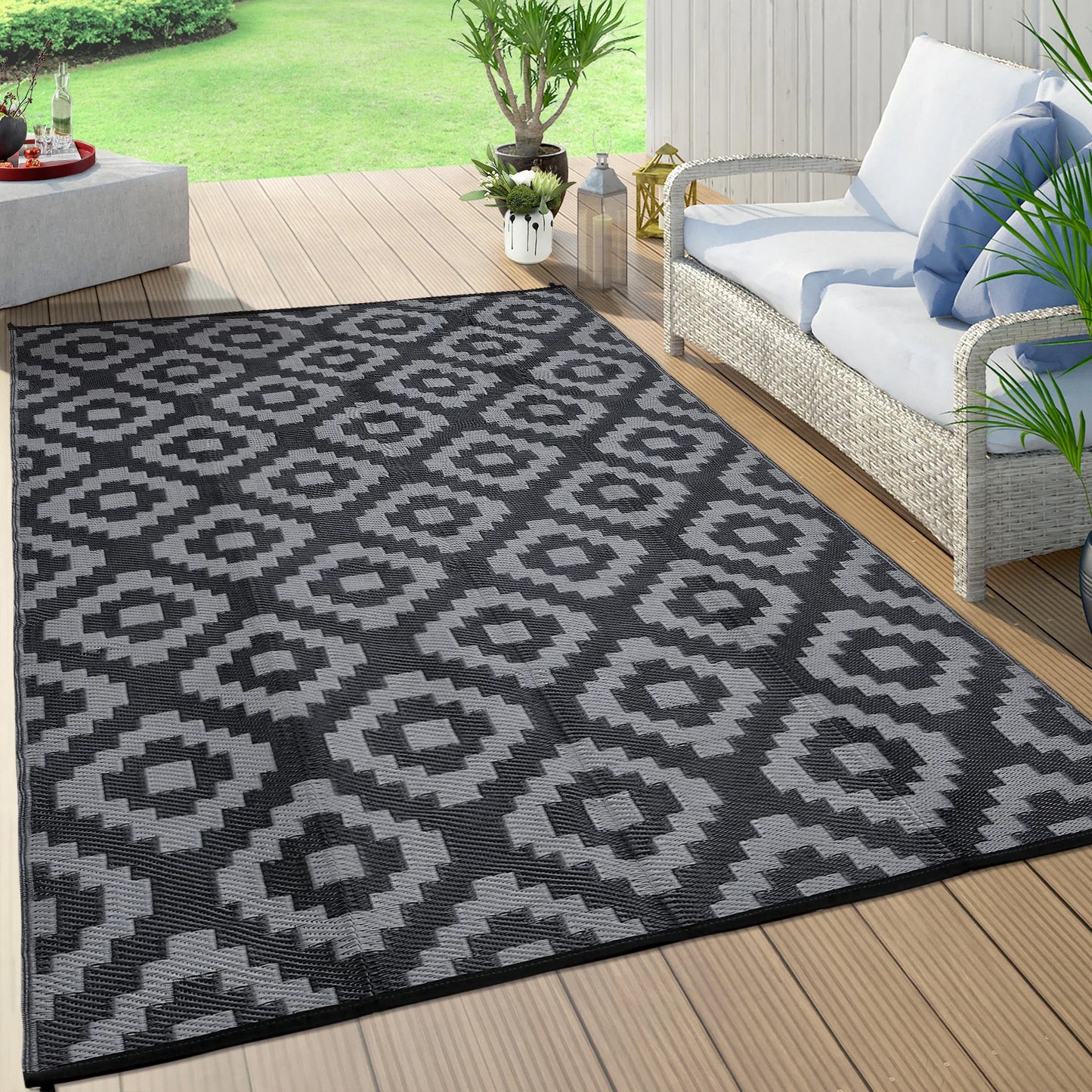 Studyset Outdoor Geometric Plastic Straw Rug Waterproof Patio Mat