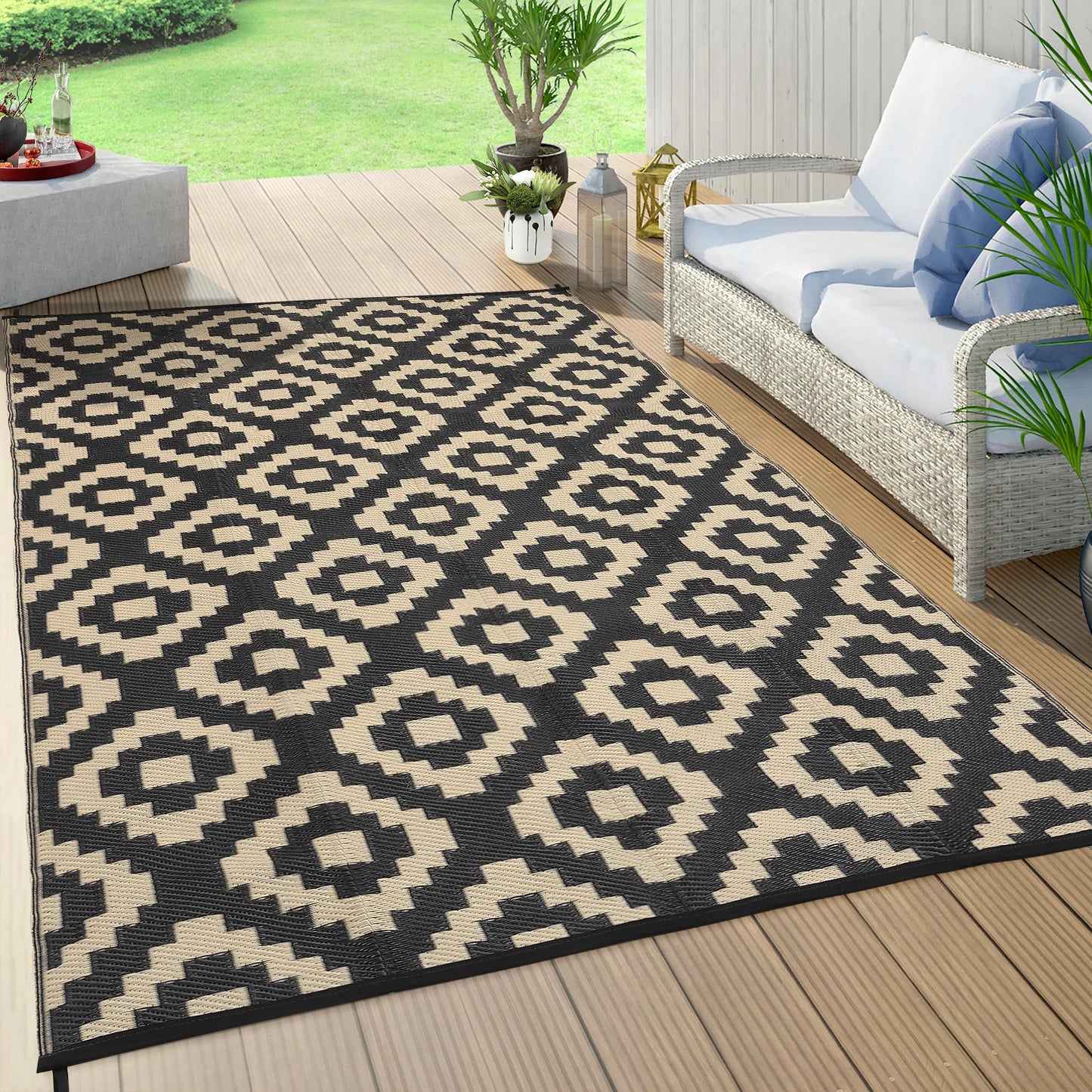 Studyset Outdoor Geometric Plastic Straw Rug Waterproof Patio Mat